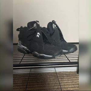 Air Jordan 8 Retro ‘Chrome’ Size 5.5 boys